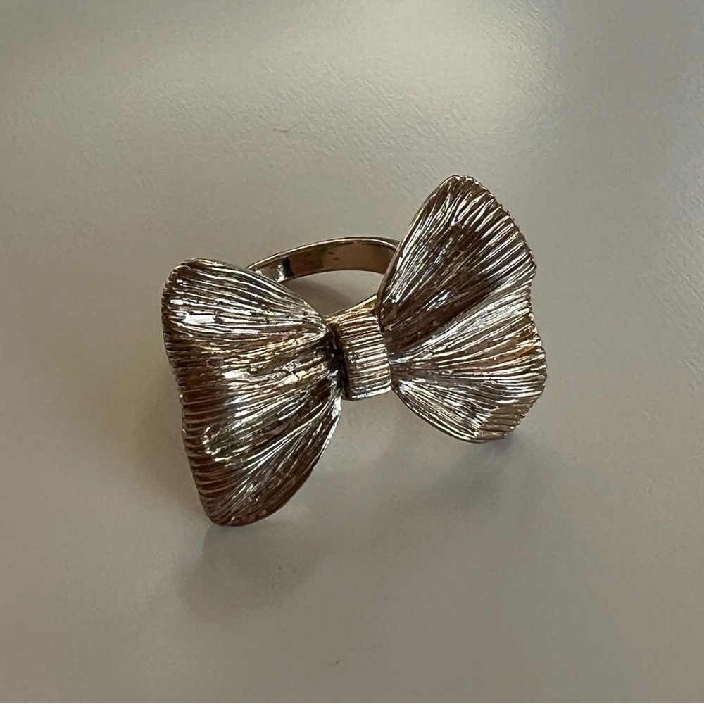 Gold Bow Shape Ring Size 8 3/4
